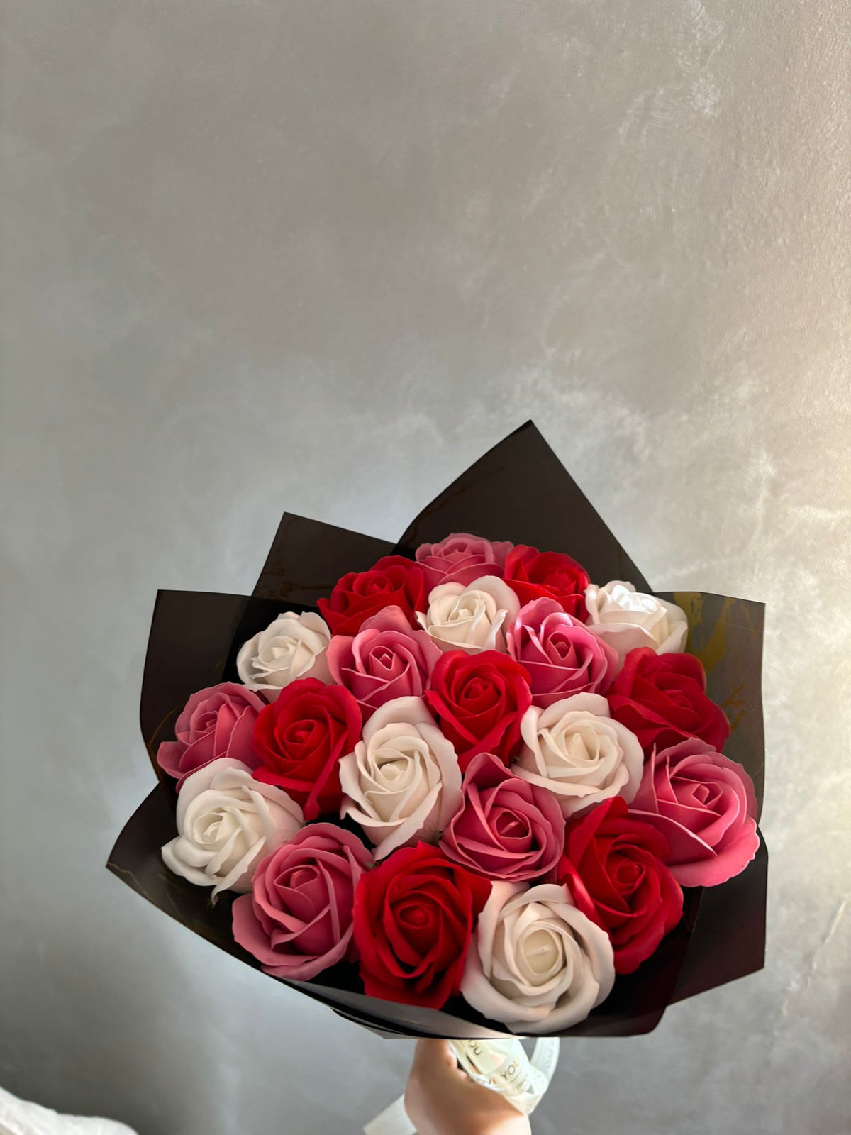 Buchet din 19 Trandafiri Rose Mix