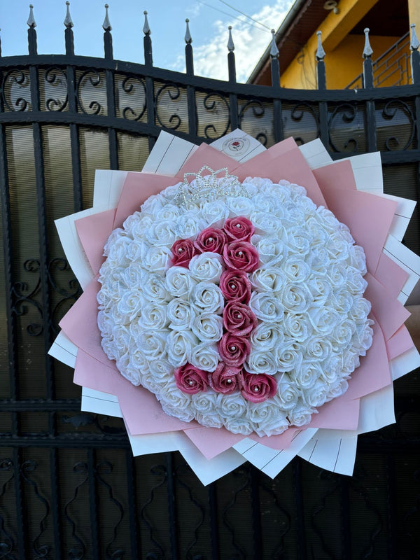 Buchet 101 cu Inițială Personalizată