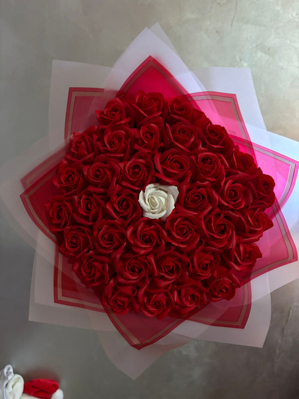 Buchet din 37 Trandafiri Eternal Love