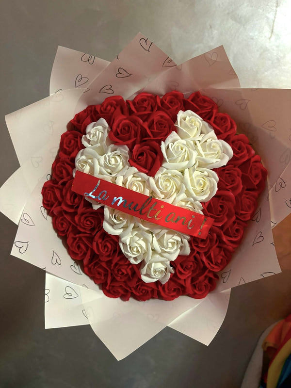 Buchet din 51 Trandafiri Heart of Love